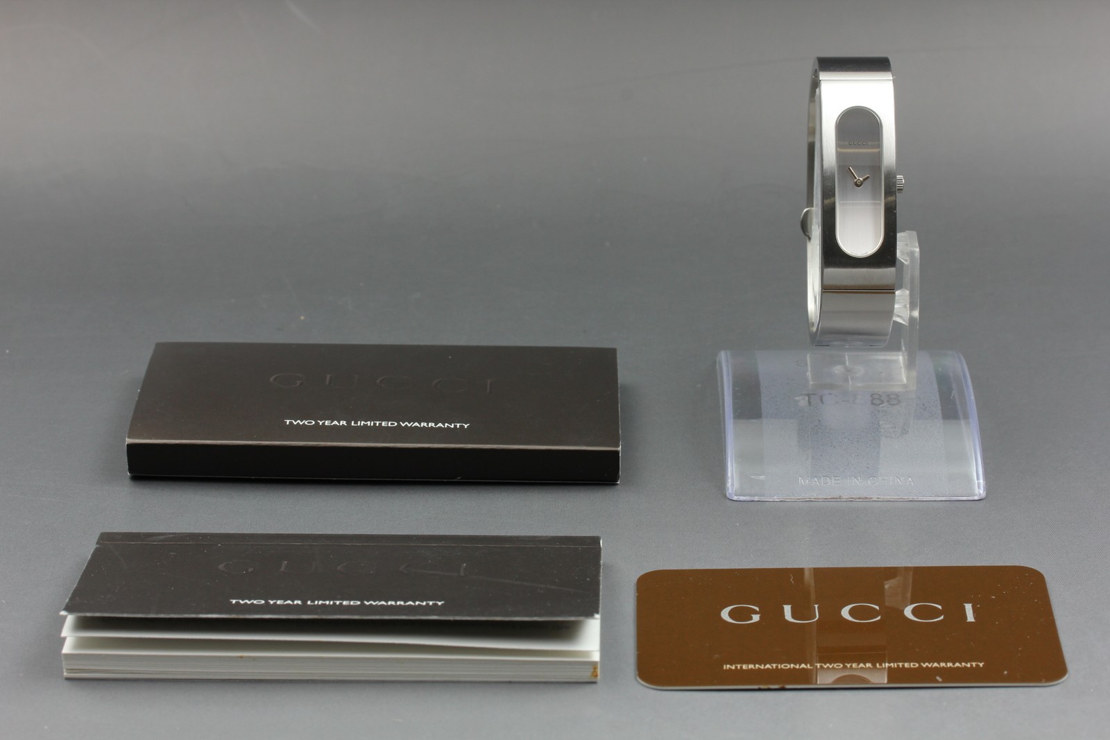 [Near Mint] GUCCI 2400S 14mm Silver Dial Quartz Women’s Vintage Watch From JAPAN
