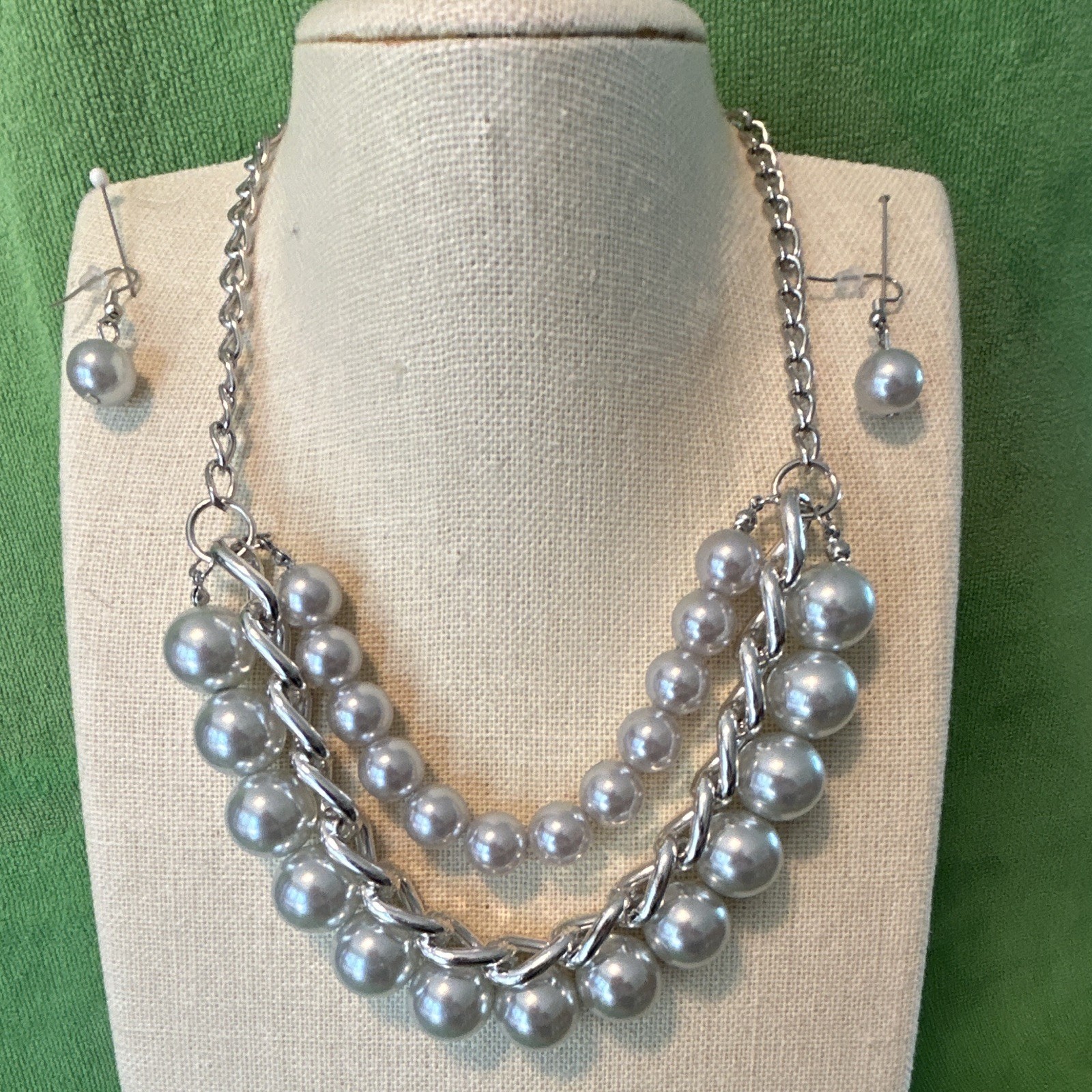 Silver Tone Cable Chain Layered Necklace w/ Gray Round Simulated Pearl Beads