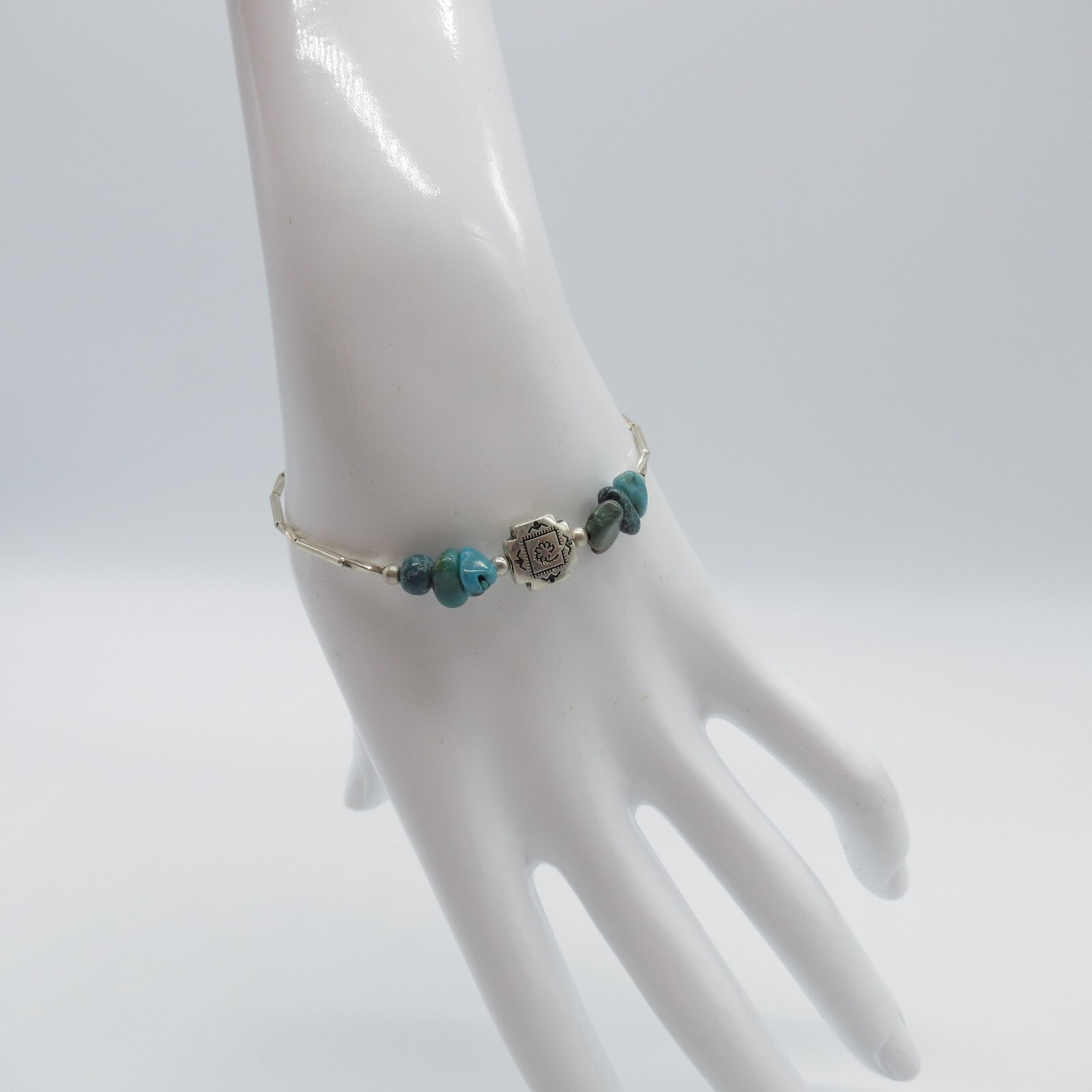 Turquoise Chip Beads Boho Bracelet Silver Tone Southwest Everyday Wear 6.25″