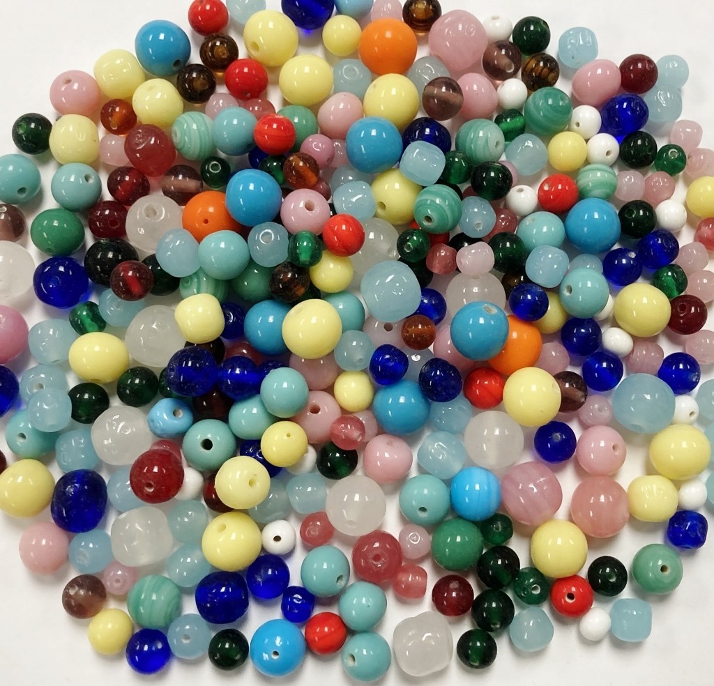 1 POUND VINTAGE JAPANESE CHERRY BRAND GLASS ASSORTED COLOR & SIZE BULK BEAD LOT