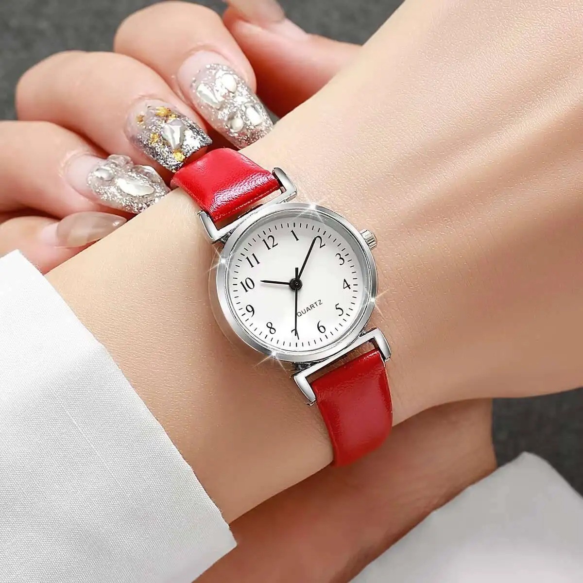 1pc Of Fashion Small Dial Women Watches Casual Leather Band Quartz Watch