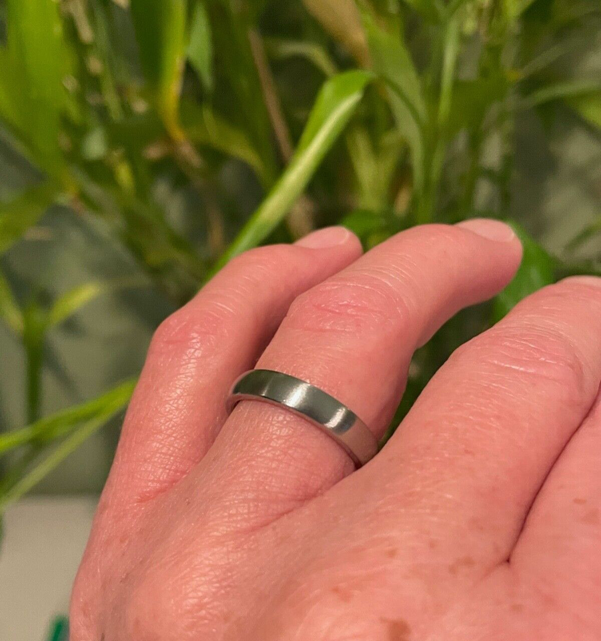 Men’s Wedding Band, Ladies Everyday wear Ring, 4mm Dome Profile, Brushed