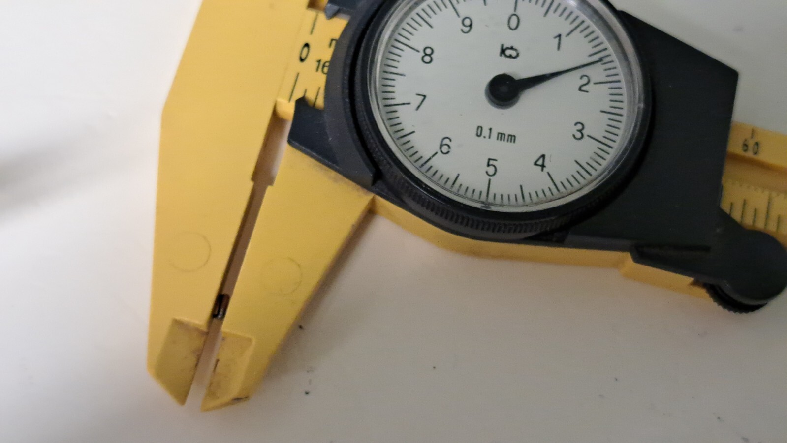 Vis de Fond 120 x 330 2400 L Watch screw for Repair