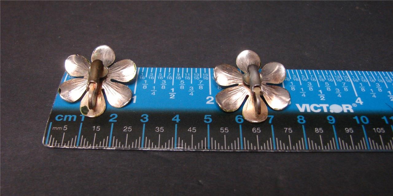 Vintage Retro Mod 60’s Green & Orange Enamel Metal Daisy Flower Clip On Earrings