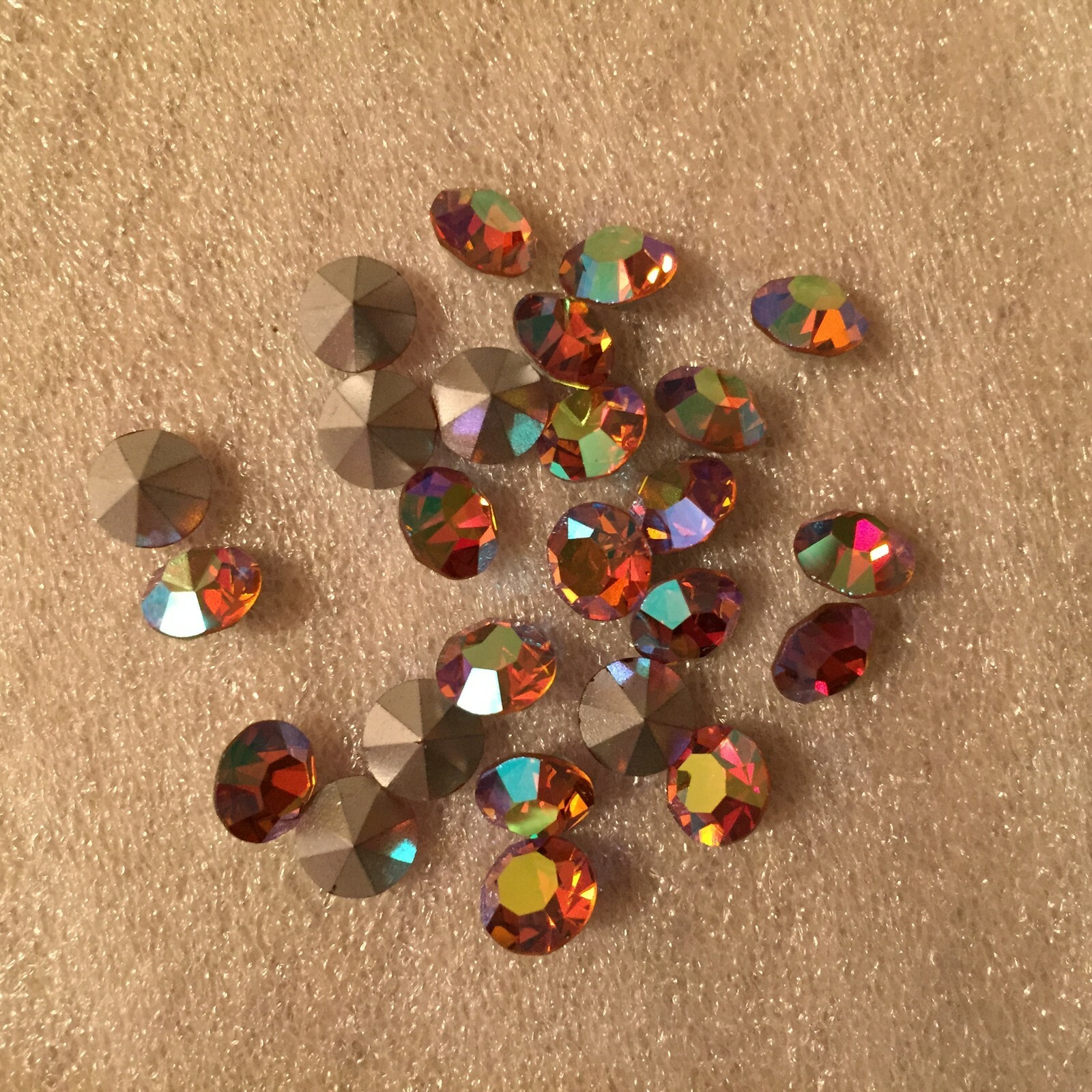 AW523 6mm topaz AB glass rhinestones, faceted, silver foiled pointed back (30)