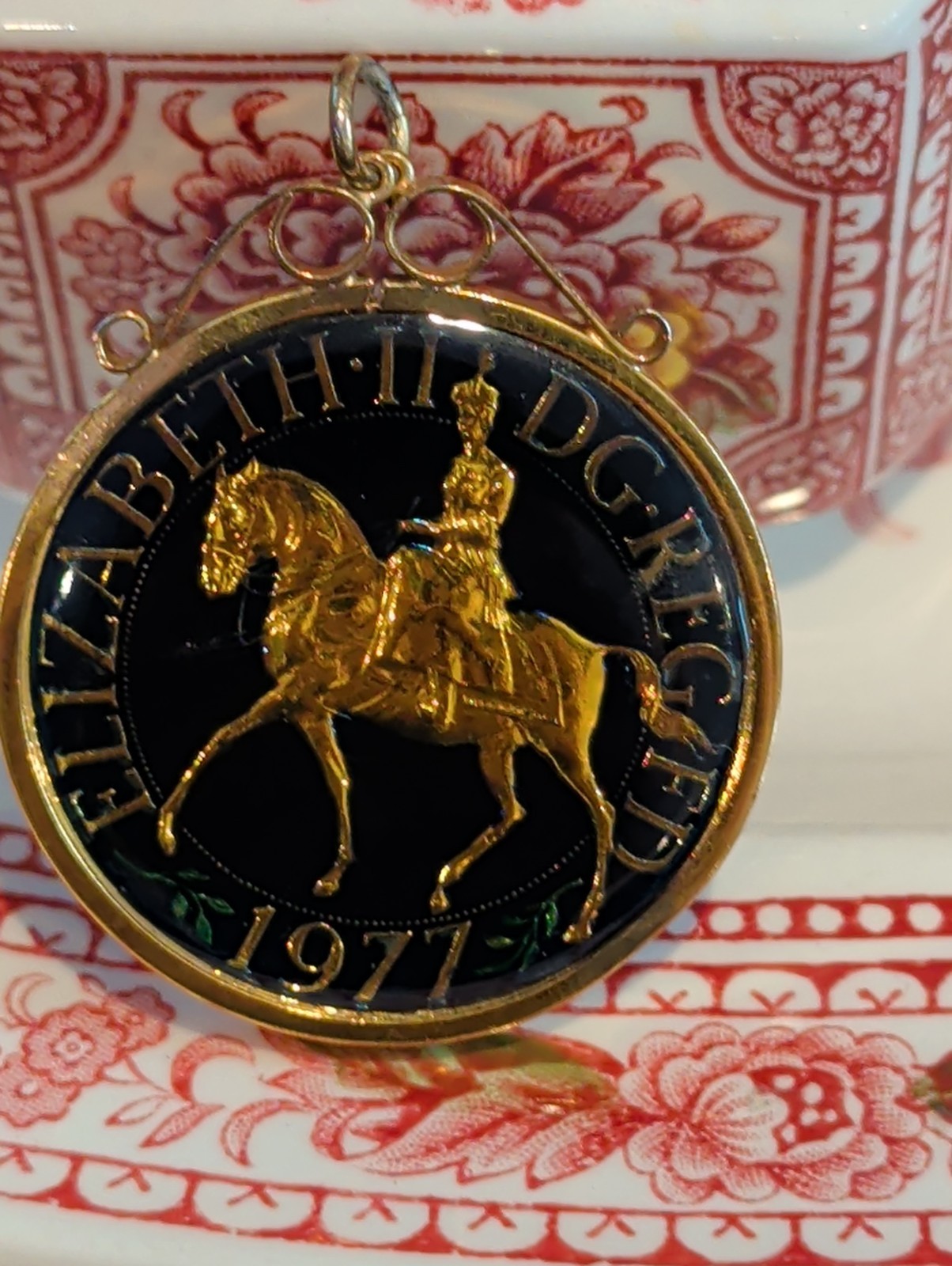 1977 Queen Elizabeth Sterling Silver Coin Medallion Pendant Multi Color