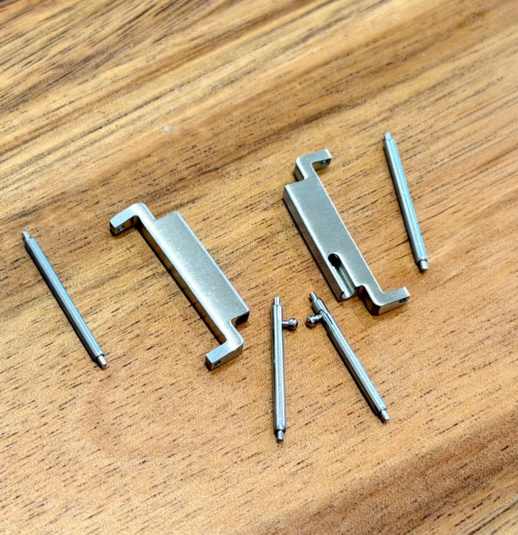 18mm to 22mm Watch Strap Adapter – Silver Lug Converters for Casio AE-1200WH