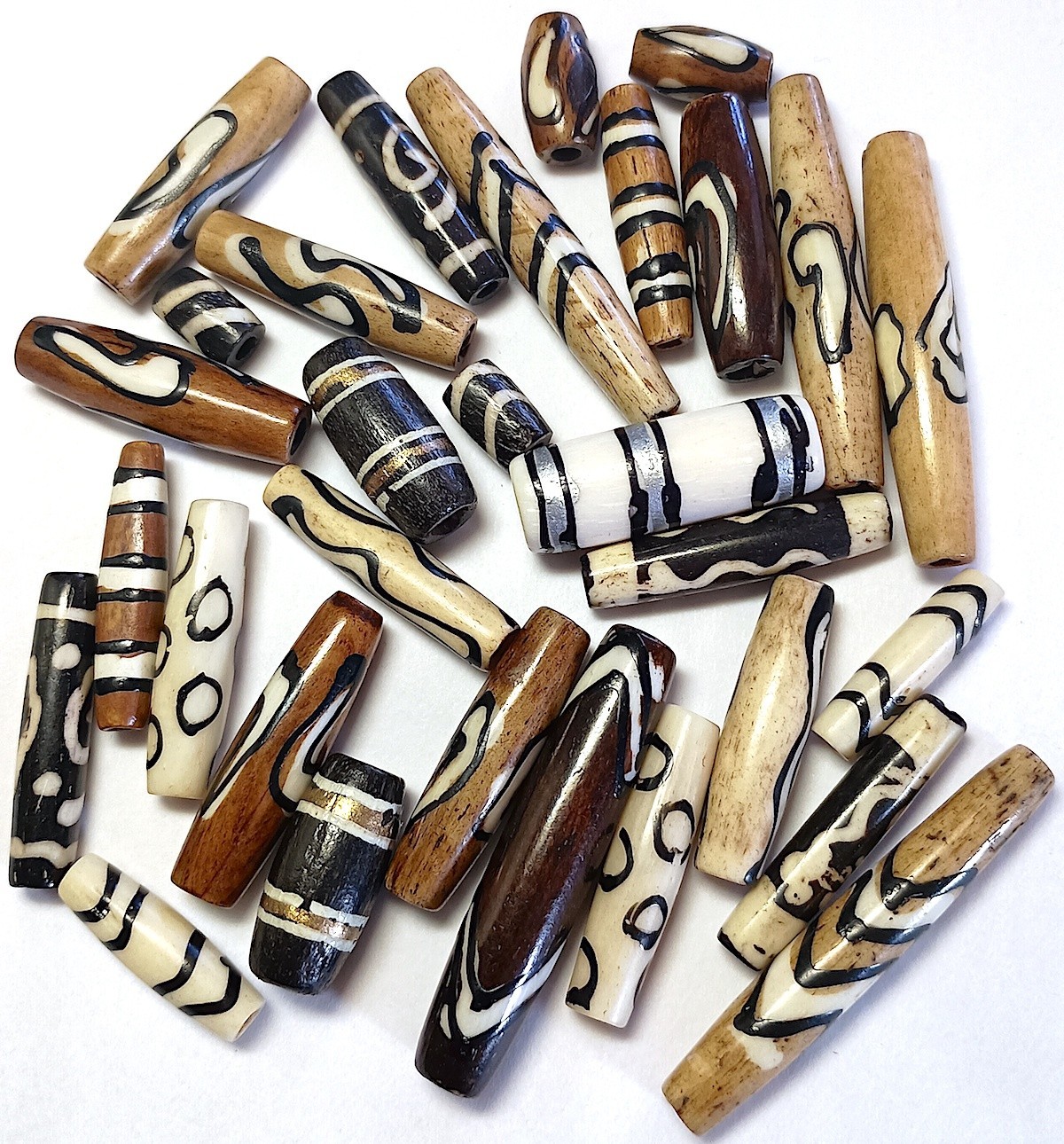 Buffalo Bone, Asst Mud Bone Beads, 30 Pcs, Average 1″, 2.5 mm Holes, Most Paired