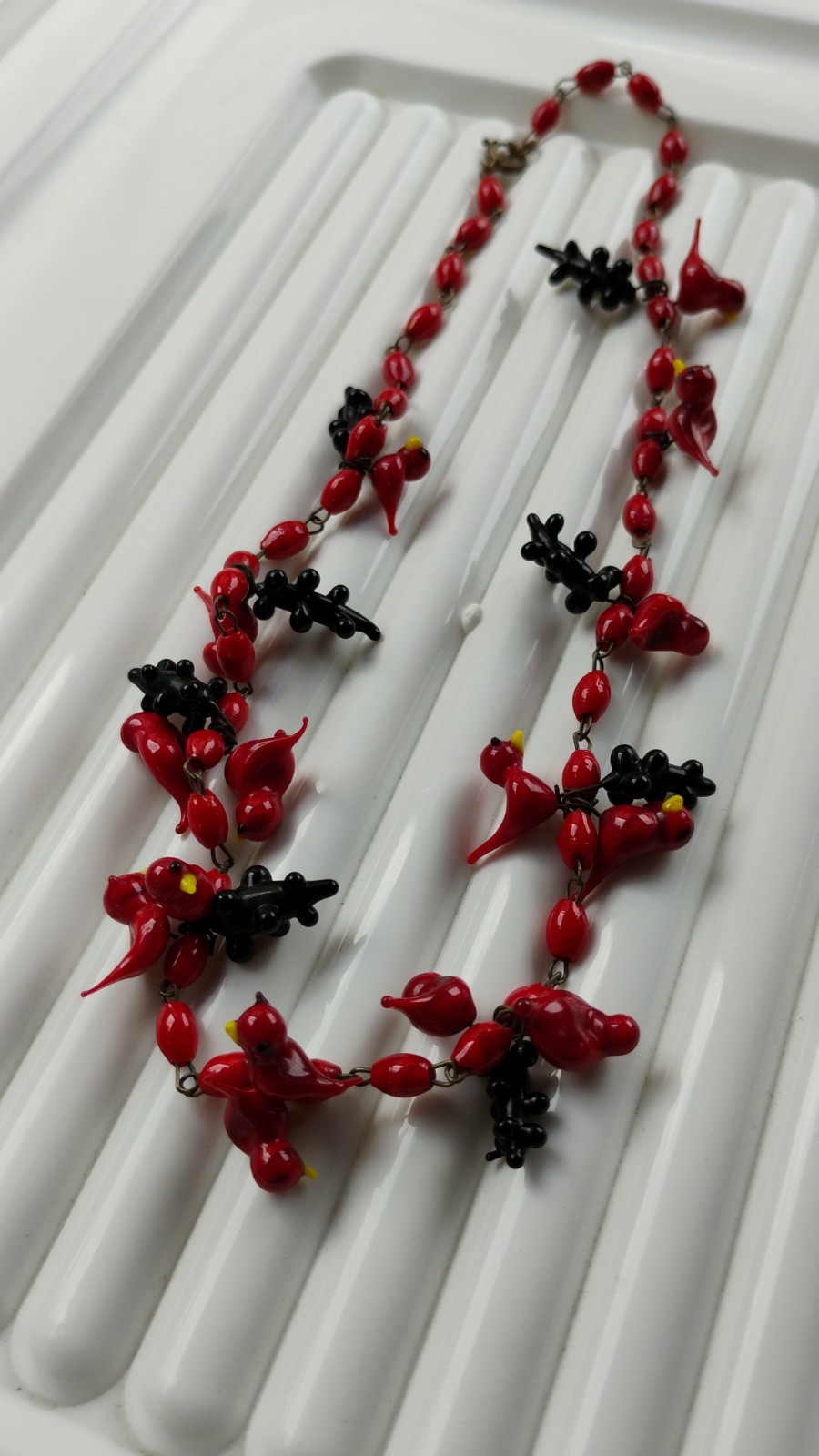 VINTAGE CZECH GLASS BEAD NECKLACE BLACK W RED BIRDS 16″
