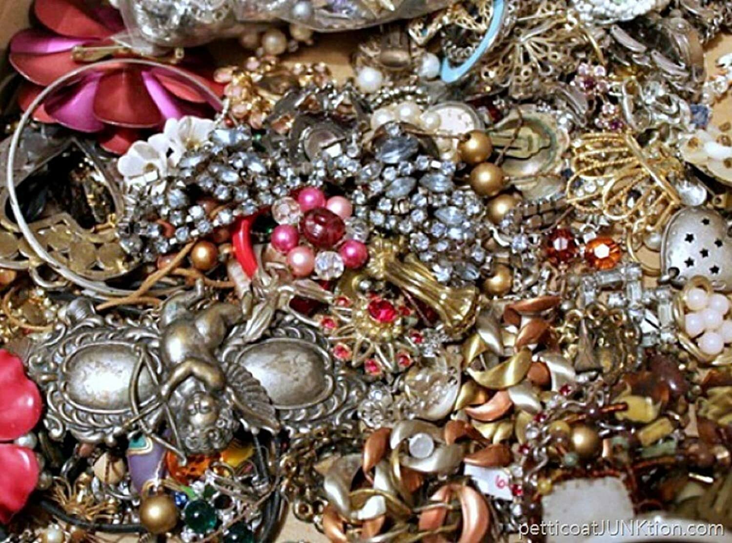 UNTESTED Vintage Modern Jewelry Junk Craft Lot Pieces Part Brooches Bracelet +++