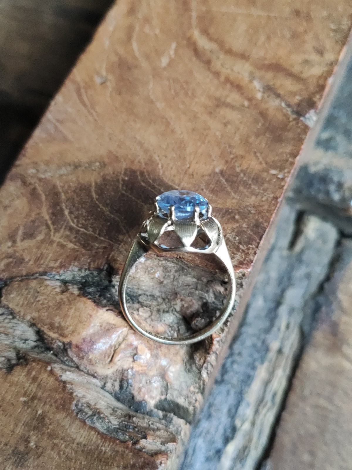 9ct Gold Ring Set With Large Blue Topaz Stone 9 Carat Yellow Gold Ring 2.9g