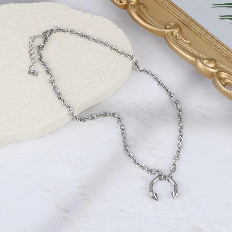 Retro Hip-hop Style Titanium Steel Necklace Party Punk Rivet Pendant Unise
