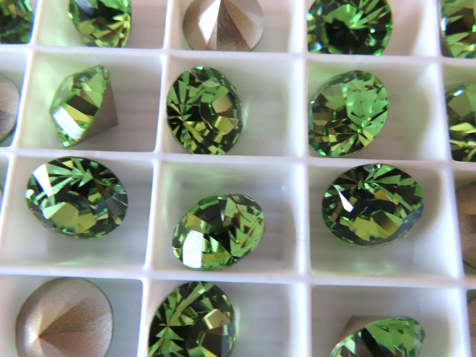 24 Swarovski XILION Rhinestones 47ss Peridot/foiled. #1028