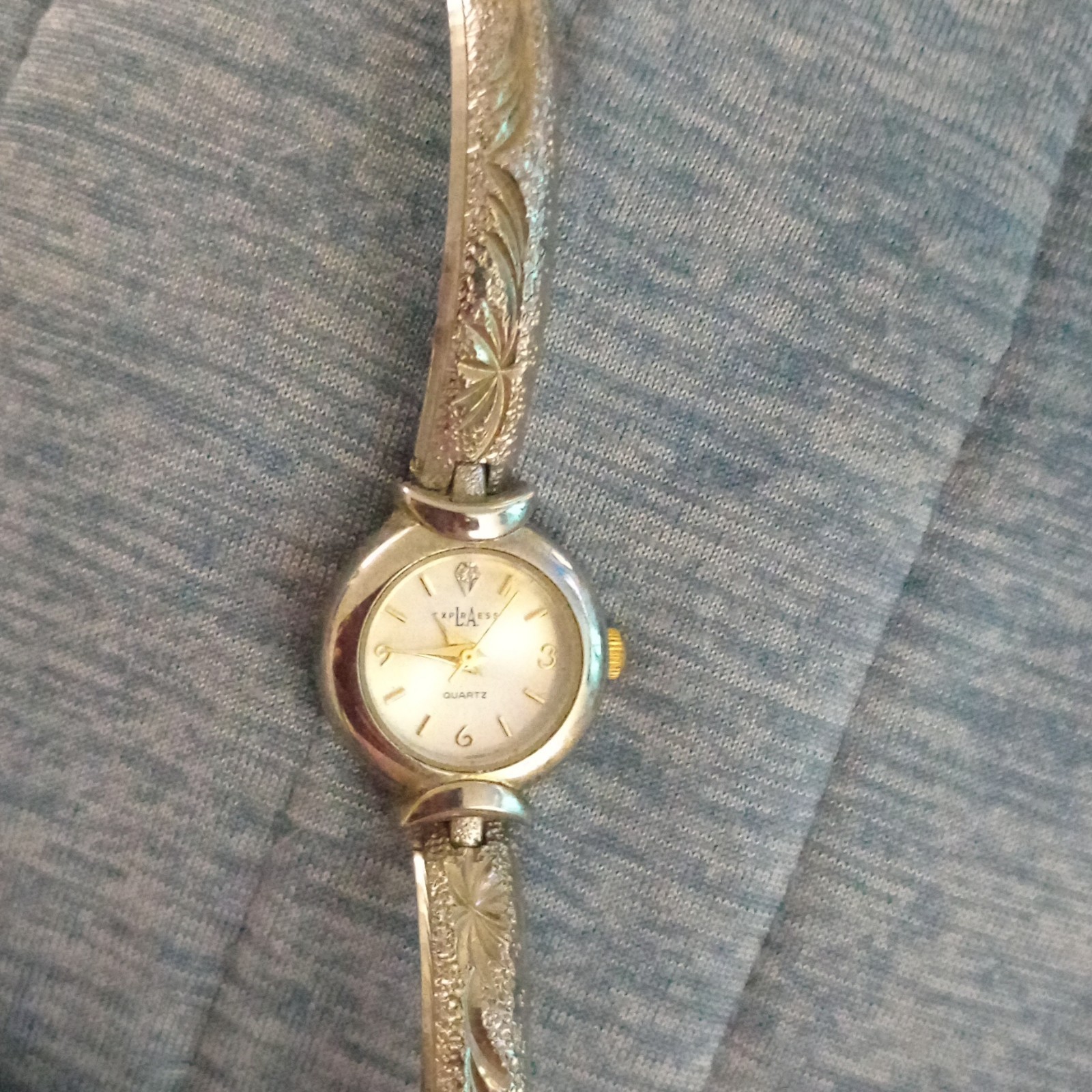 Women’s Quartz Analog Wristwatch White Dial Silver Tone Metal Bracelet Arabic