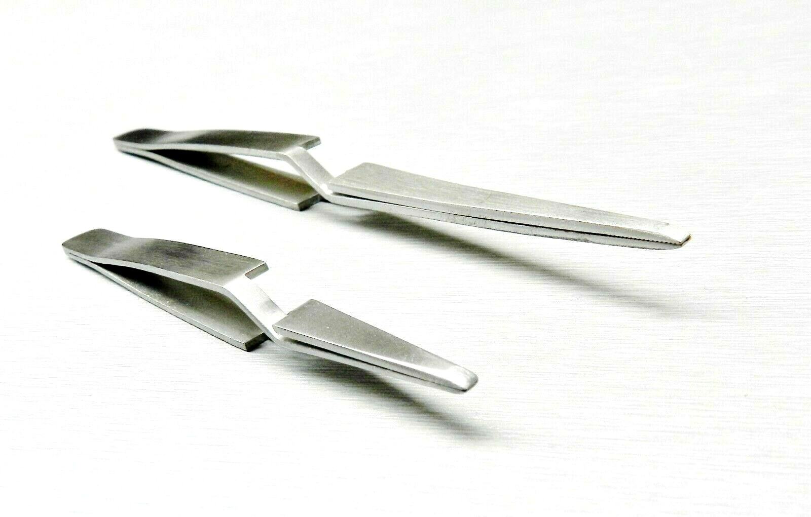 2 Tweezers Cross Lock Blunt Tips Self Locking Reverse Action Soldering Set of 2