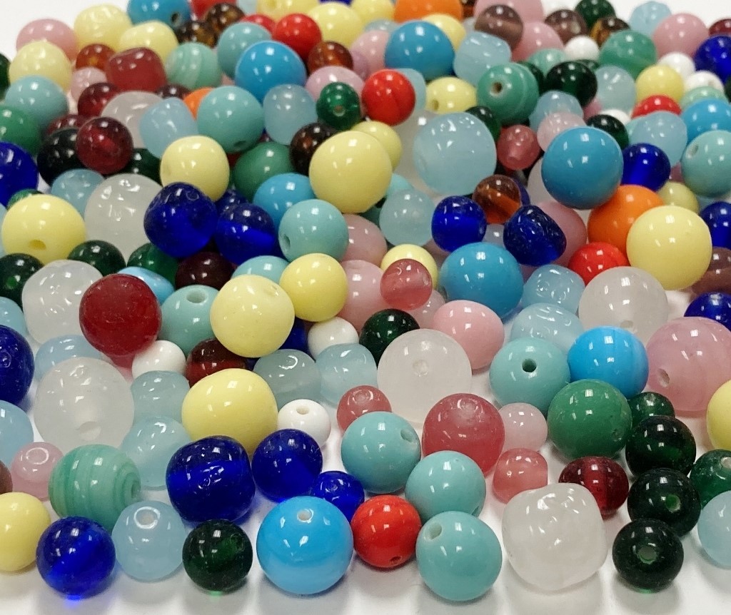 1 POUND VINTAGE JAPANESE CHERRY BRAND GLASS ASSORTED COLOR & SIZE BULK BEAD LOT