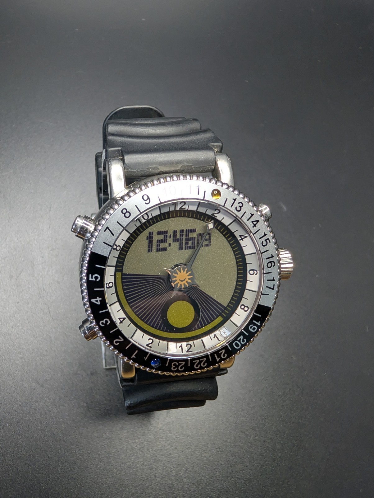 Yes Watch COZMO Solar Tracking Watch