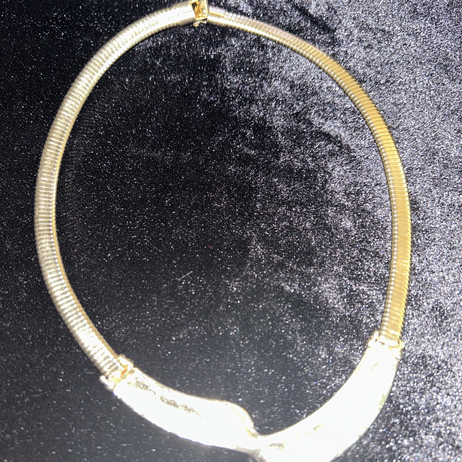 Vintage 20″Gold Herringbone Style Costume Necklace BlackTwisted Rod Pendant