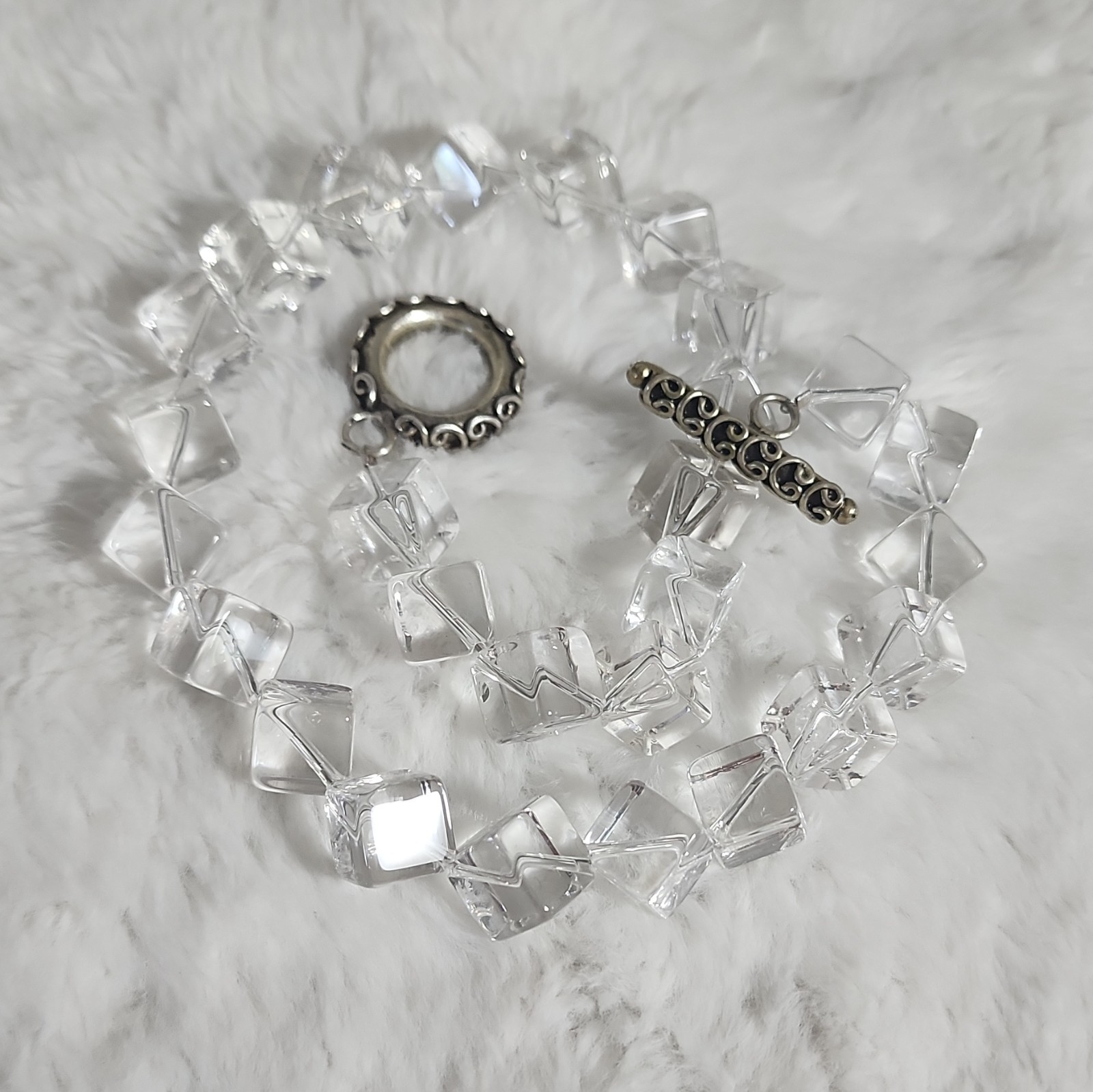 Vintage necklace of faceted glass cubes with a silver clasp. 40 cm long.