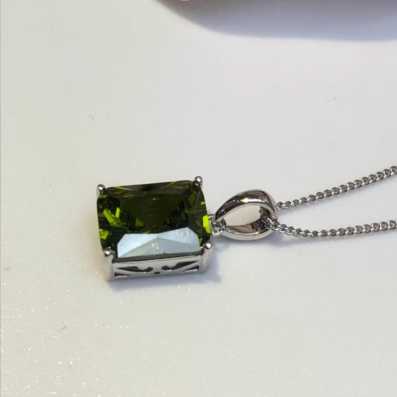Elegant Mens Peridot Pendant 925 Sterling Silver Ring Gift Jewelry Pendant
