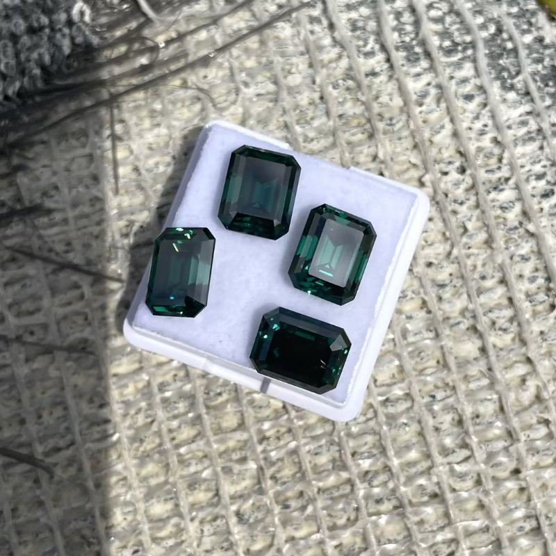 Green Color VVS1 Emerald Cut Moissanite Stone Loose Gemstone with GRA Cert