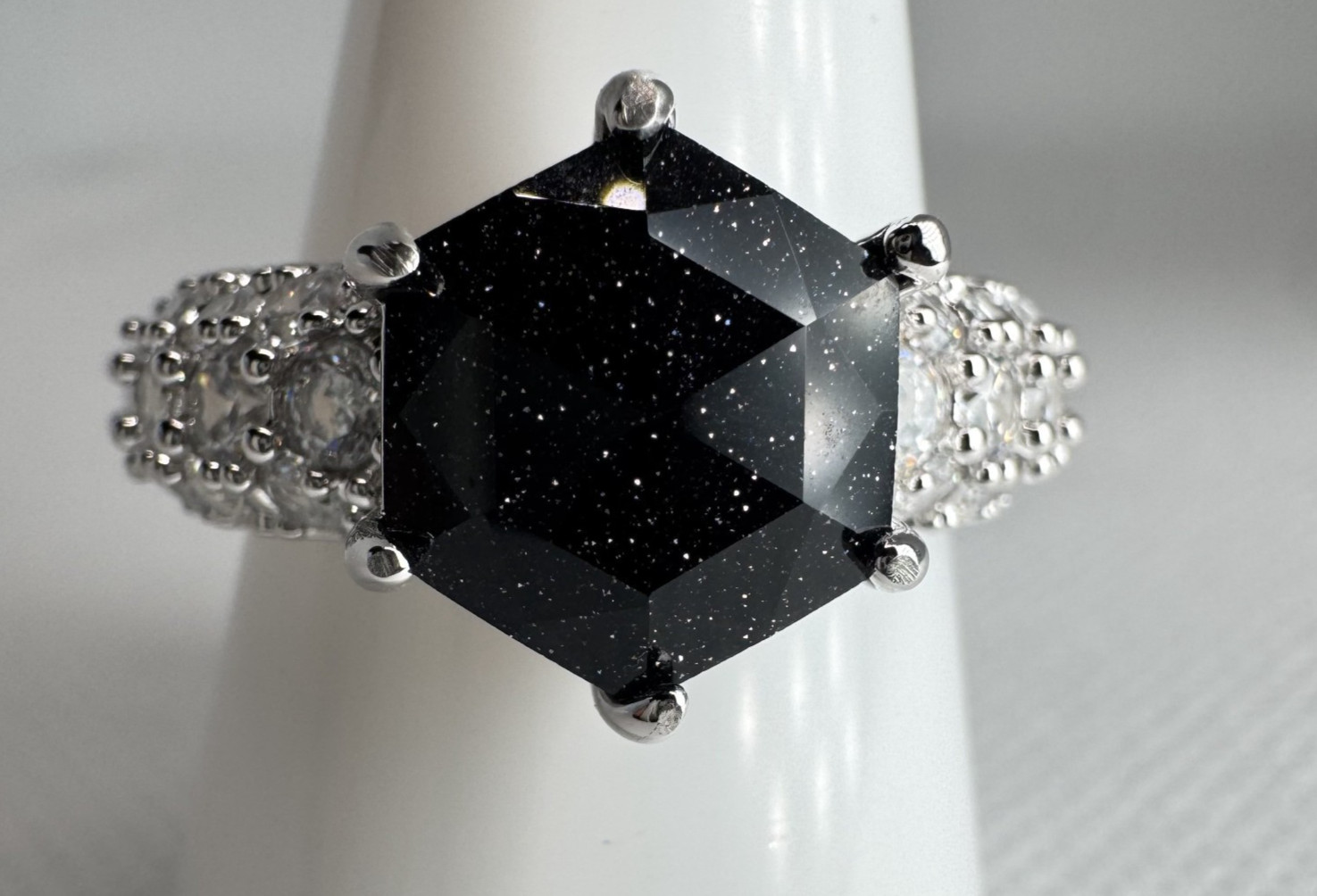 Size 11 Bomb Party Untamed Ring – RG65610 Bold By Nature – Sandstone on Rhodium