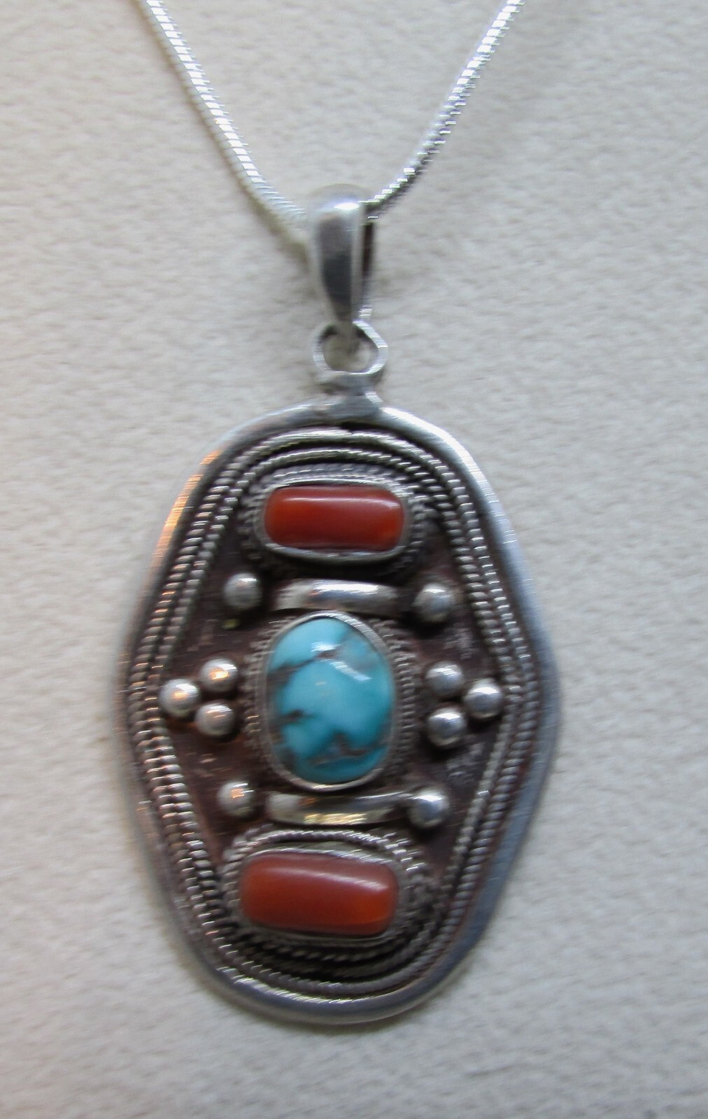 VINTAGE SOUTHWEST N A TURQ. & CORAL PENDANT STERLING W/STER. CHAIN