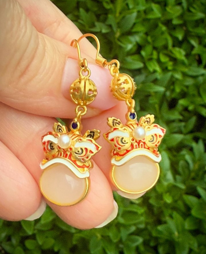 Retro Magic Animal Guangdong Lion Dance Jade Earrings, Retro Antique Style