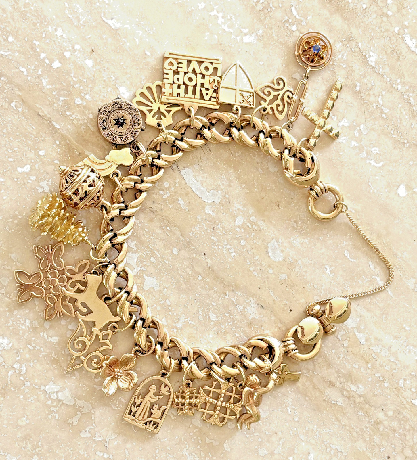 Gold Charm Bracelet with 20 Charms – Mostly Retired James Avery – Appr. 59 Grams
