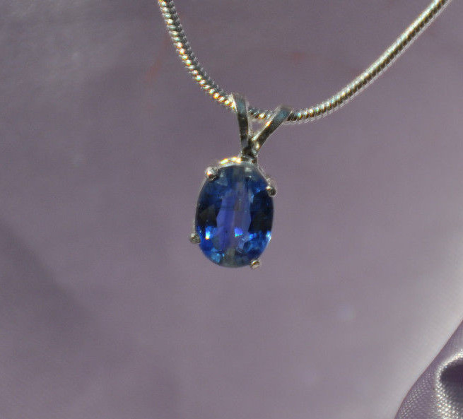 1.2 CT HANDCRAFTED 8MM X 6MM OVAL BLUE KYANITE PENDANT IN STERLING SILVER