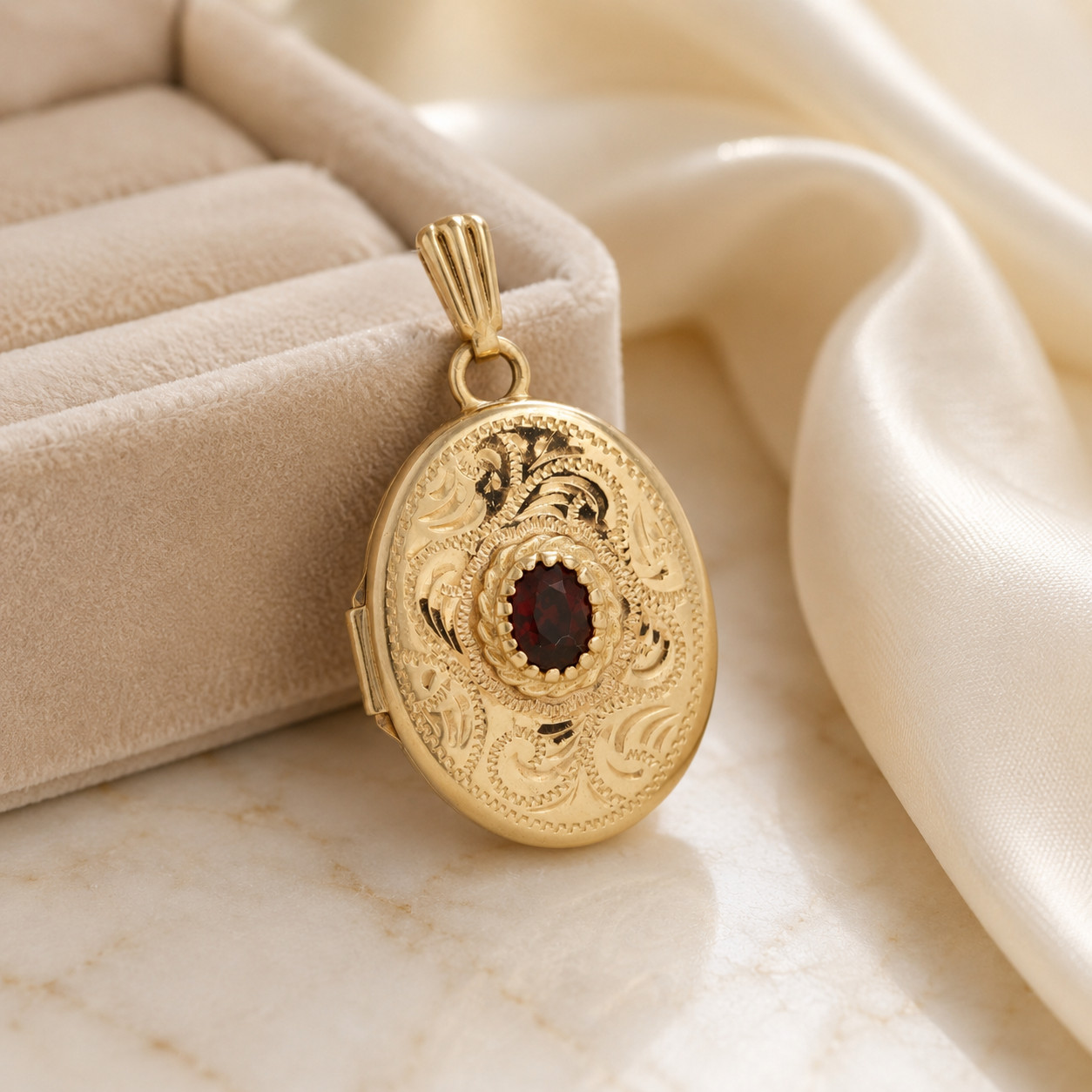 9Carat Yellow Gold Garnet Locket (13.5x17mm)
