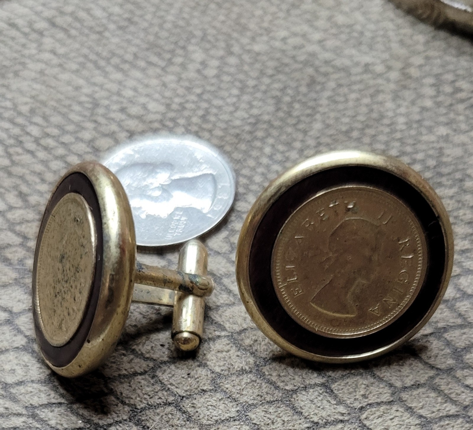 Vintage gold Elizabeth II Regina ENGLAND UK Great Britain COIN CUFF LINKS