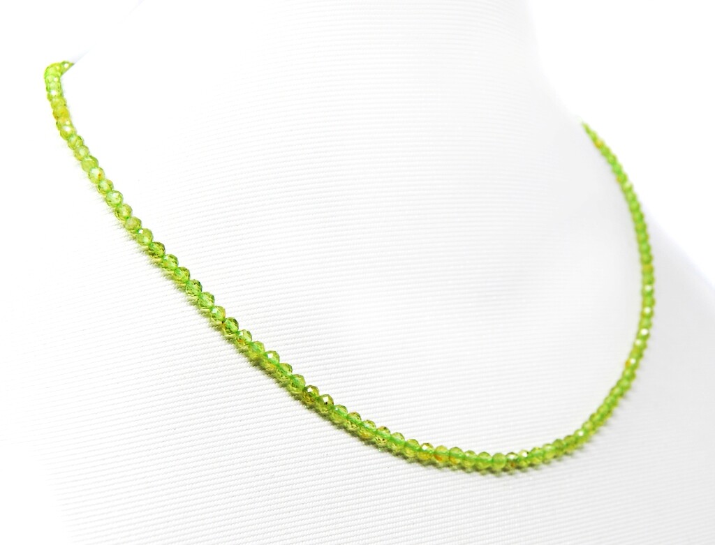 Chain made of high quality peridot in faceted ball shape ø3 mm 925 silver