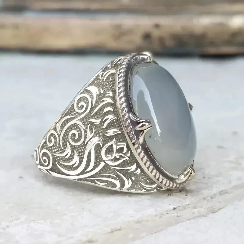 Mens Moon Stone Ring, Size 11. FREE SHIPPNG IN THE USA!