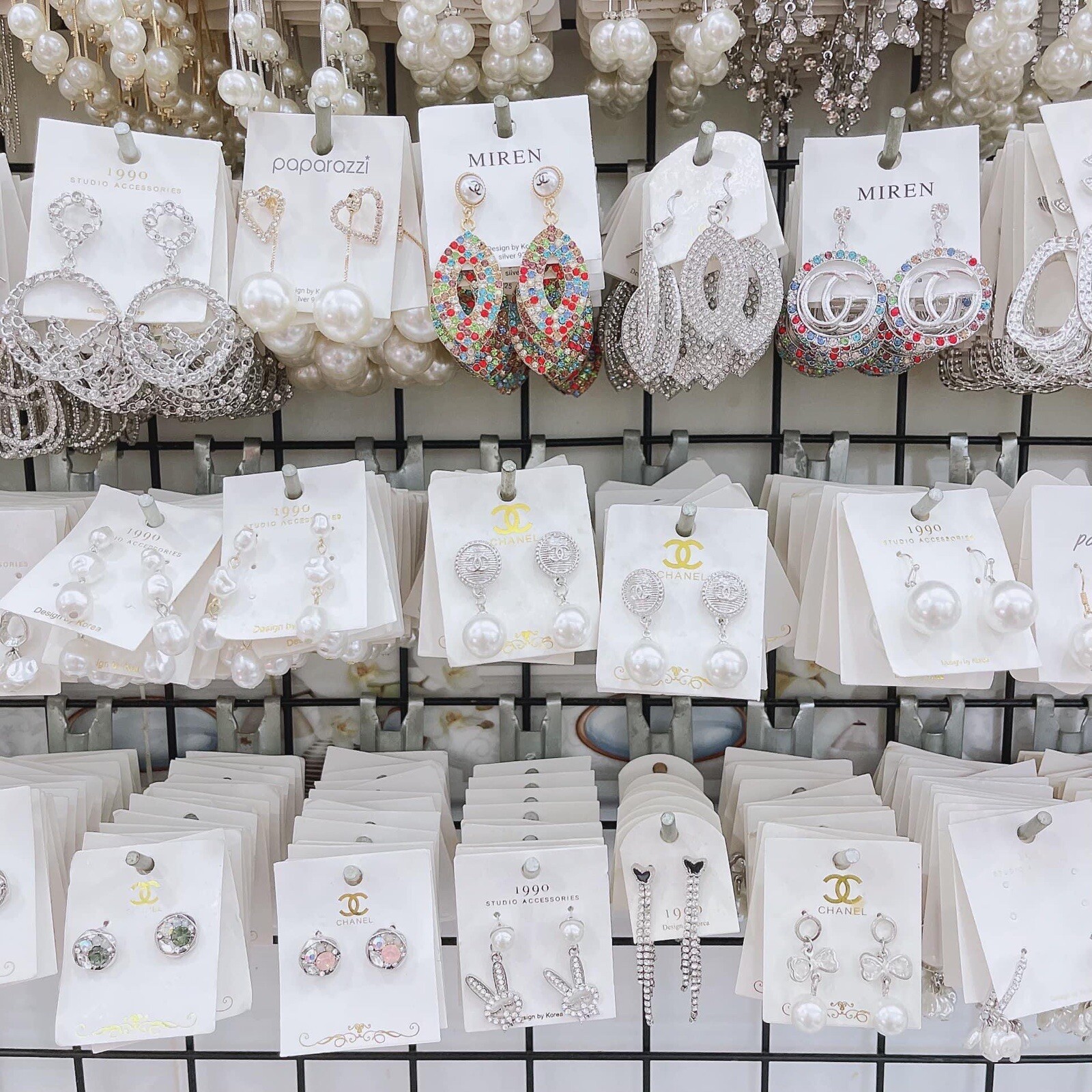 50 pairs of fashion earring. Lot earring