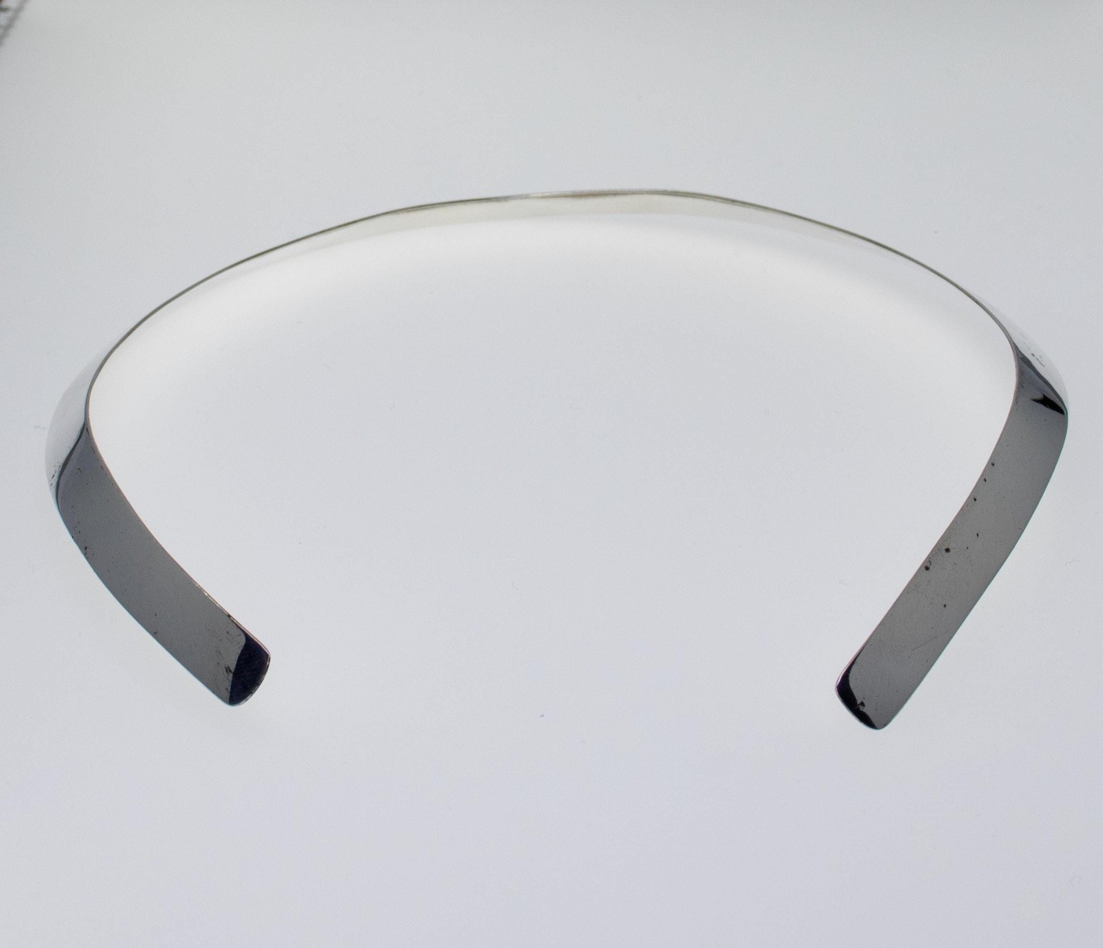 Silver bangle necklace with open back