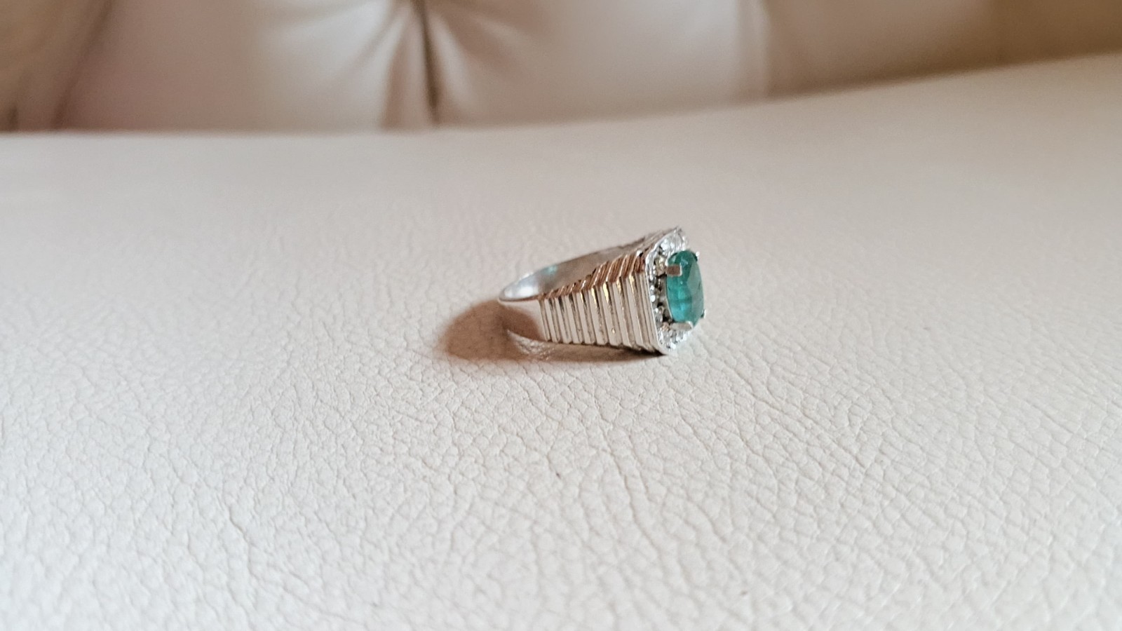 1.7 CT Emerald Silver Ring
