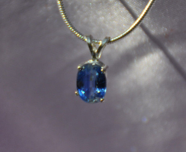 1.2 CT HANDCRAFTED 8MM X 6MM OVAL BLUE KYANITE PENDANT IN STERLING SILVER