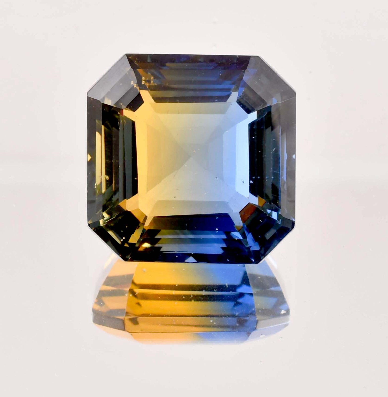 AAA 26 x 26 mm Natural Bi-Color 83.55 Ct Flawless Sapphire Gemstone GITcertified