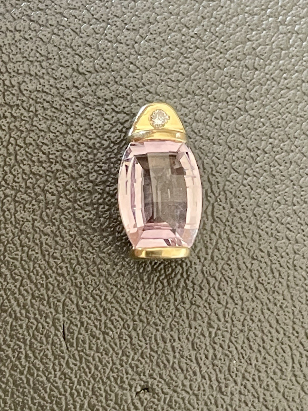 14KT Yellow Gold 1.5CT Amethyst 0.015CTW diamond pendant (F74)