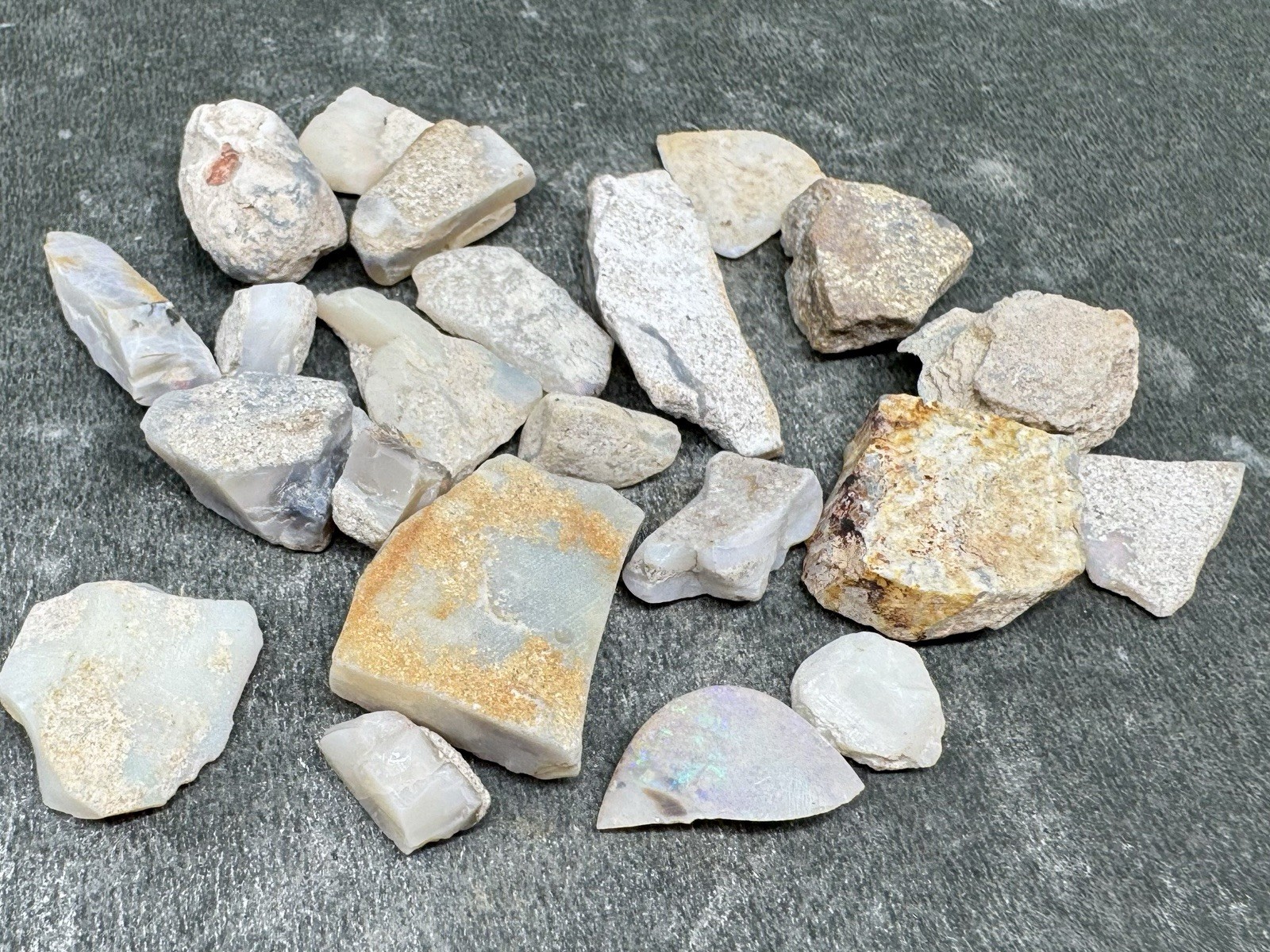 156ct Mintabie Australian Opal Rough Parcel 22pcs Multicolor Old Stock 1oz White
