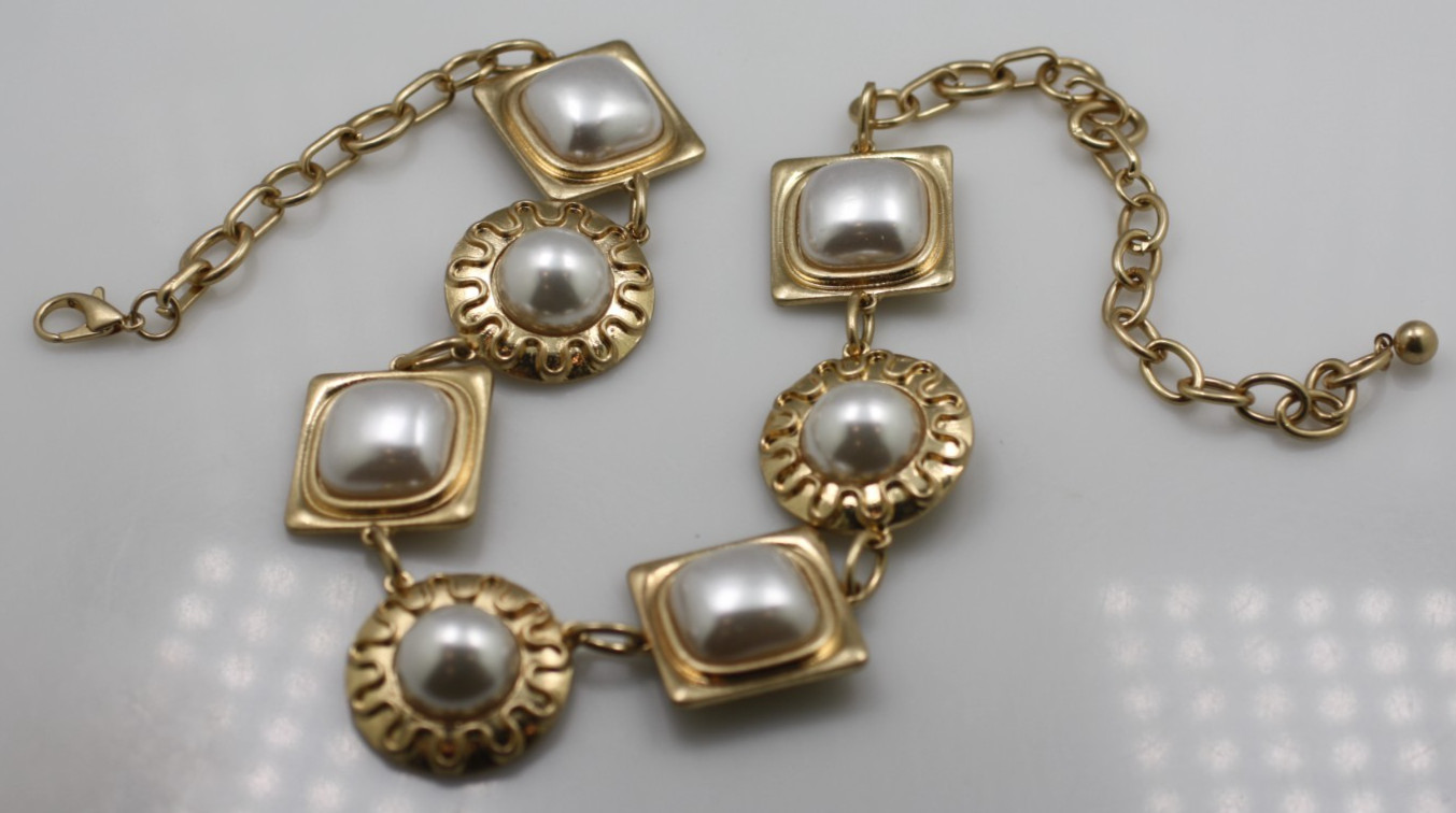 Brushed matte satin gold tone faux mabe pearls chain necklace 14-18″ Glam