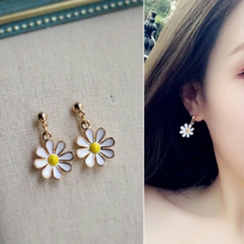 New Small Fresh Daisy Flower Short Earrings Cute Fashion Flower Earrings Dangle