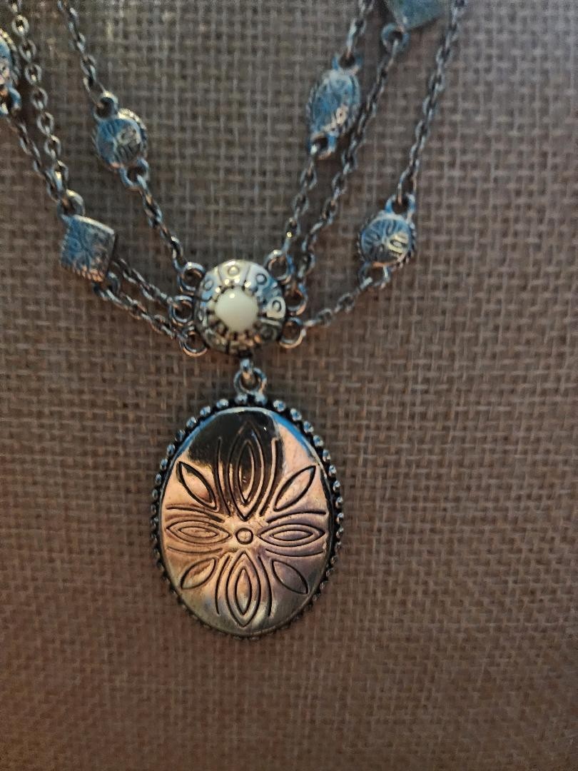 necklace in silver with pendant 3 layer