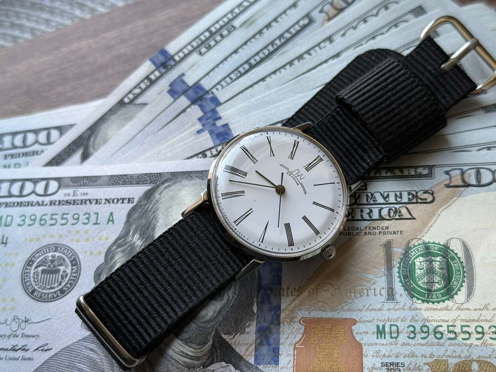 Luch Slim Deluxe Mechanical Watch Ultra Thin Vintage USSR Soviet Men’s Poljot 23
