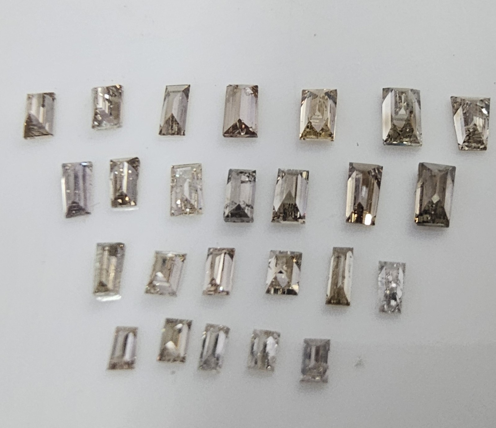 1CT (33-35pcs avg) 1.5 to 3.0 MM Natural light Brown Tapered baguette diamond.