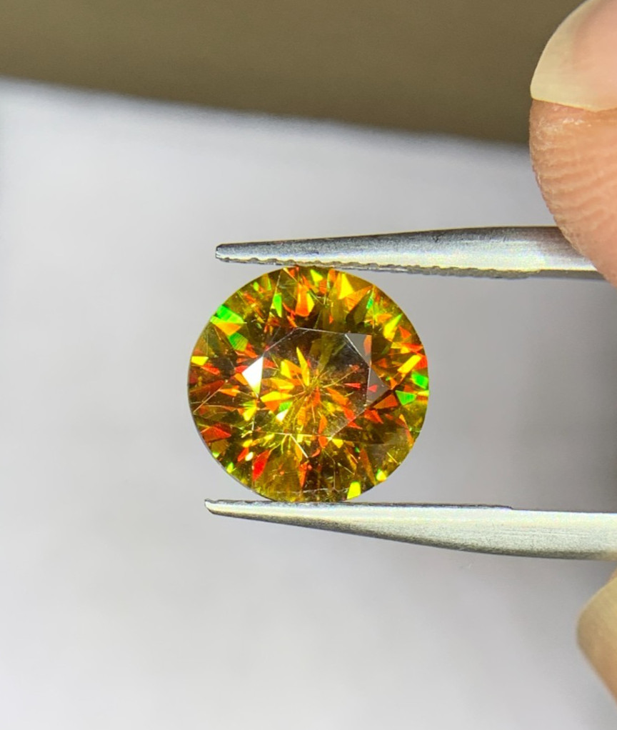 Natural 3.20 Carat Round Rare Sphene (Titanite) | Brilliant Full Fire | Eye-Catc