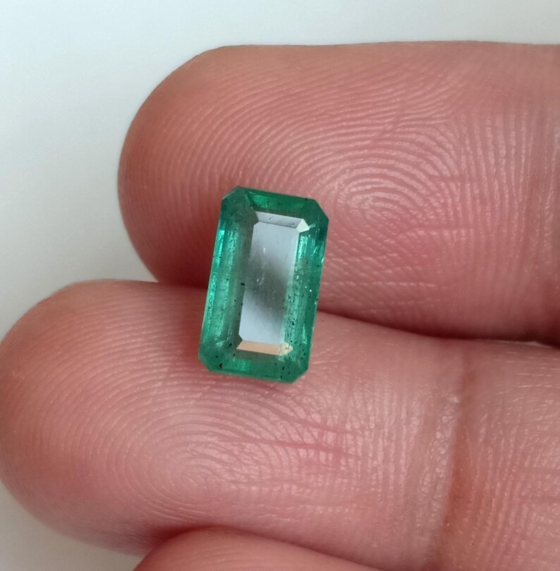 2.25 Ct Blueish Green Zambia Emerald Cut Minor Oil Emerald For Jewelry Ring