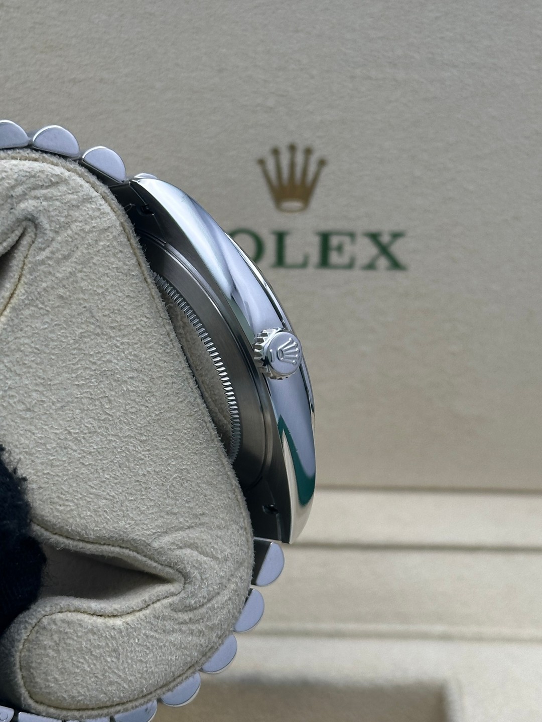 Rolex 126300 Blue Roman