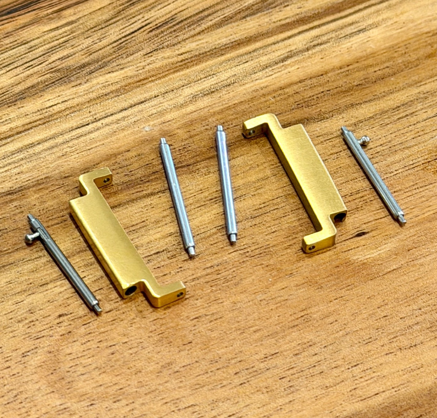 18mm to 22mm Watch Strap Adapter – Gold Lug Converters for Casio AE-1200WH